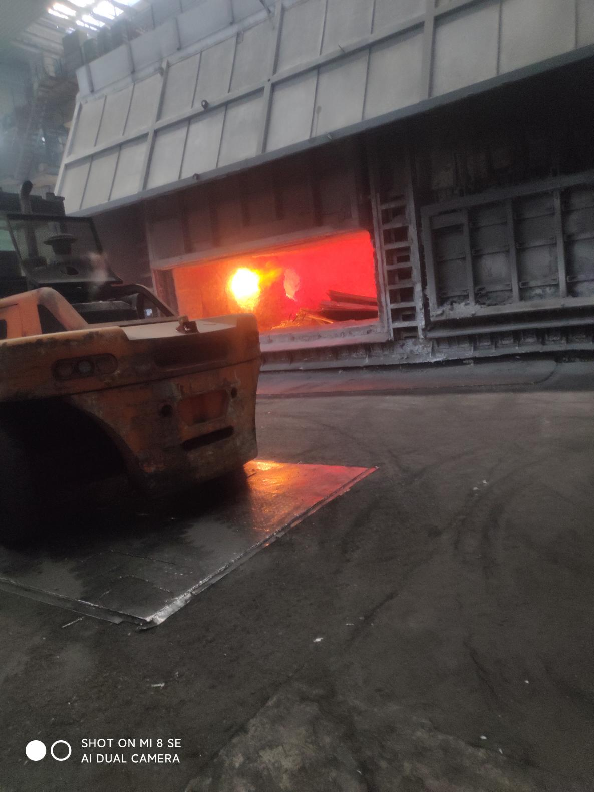 Feeding and melting operation process of the aluminum smelting furnace