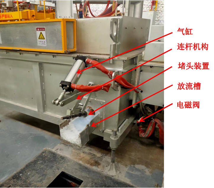 Pneumatic automatic discharge device