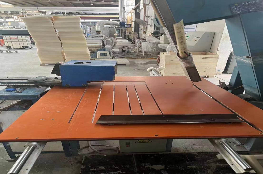 Modification of cutting surface of foam cutting machine